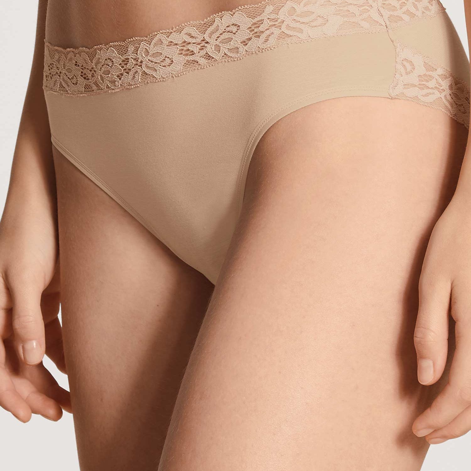 Slip, coupe régulière, NATURAL COMFORT LACE