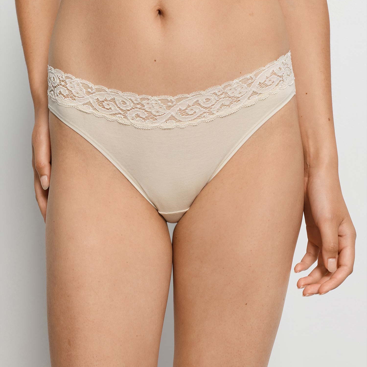 Mini Briefs MOMENTS, Mini Slip avec bordure en dentelle, en couleur d'été summer sand