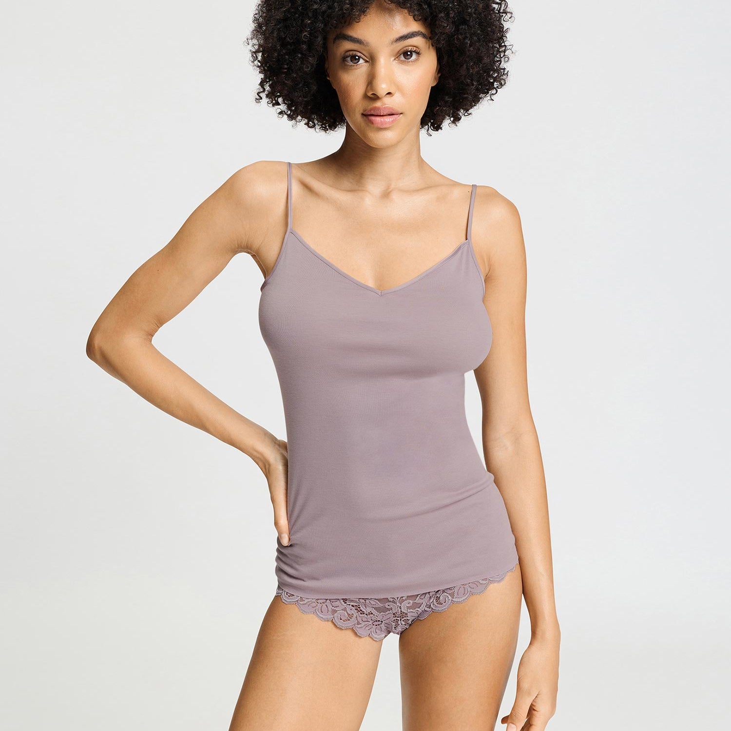 قمة السباغيتي COTTON SEAMLESS، ياقة على شكل V، باللون الموسم stonewash