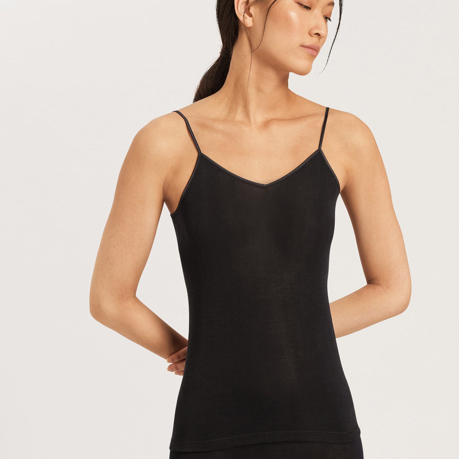 سباغيتي أعلى ياقة على شكل حرف V PURE SILK