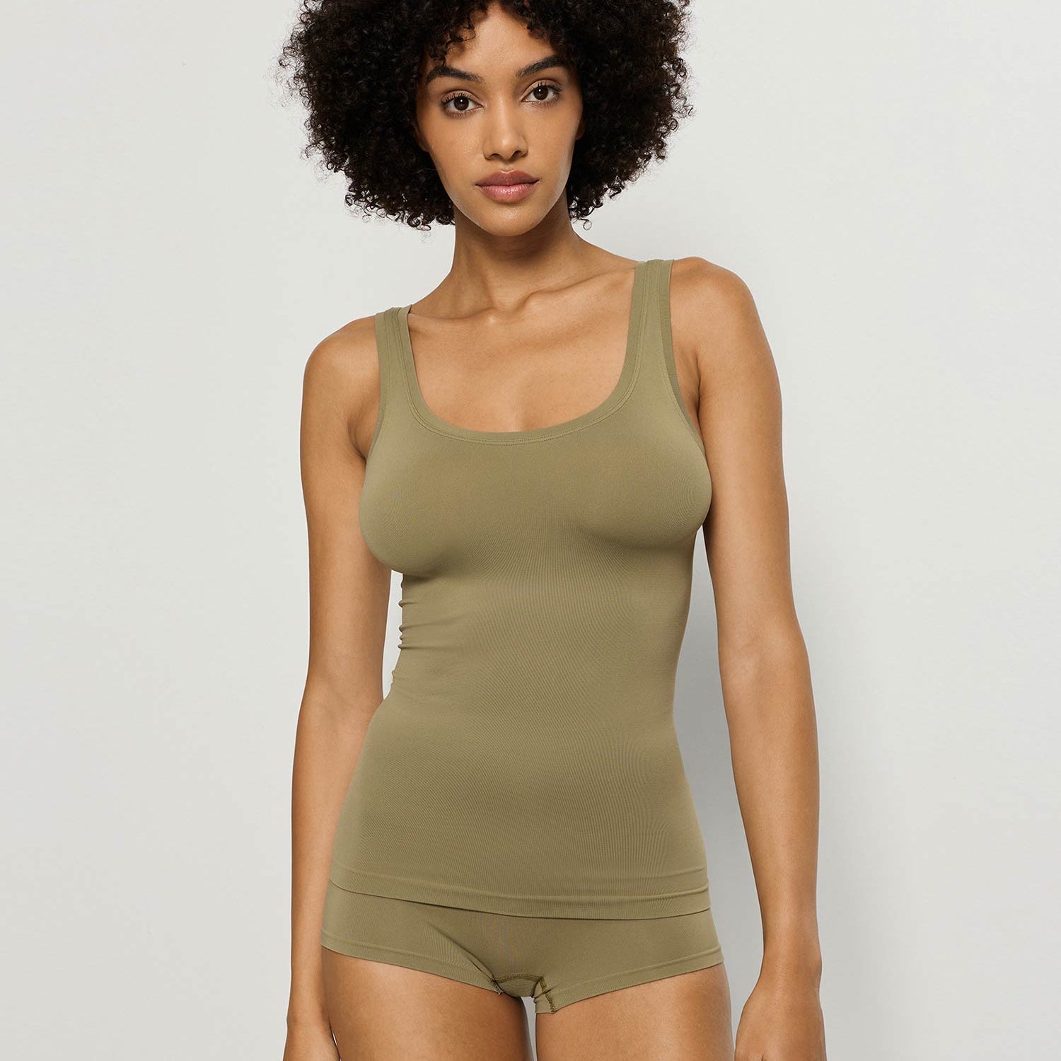 Débardeur-Top, col rond, TOUCH FEELING, en couleur d'été vert camouflage