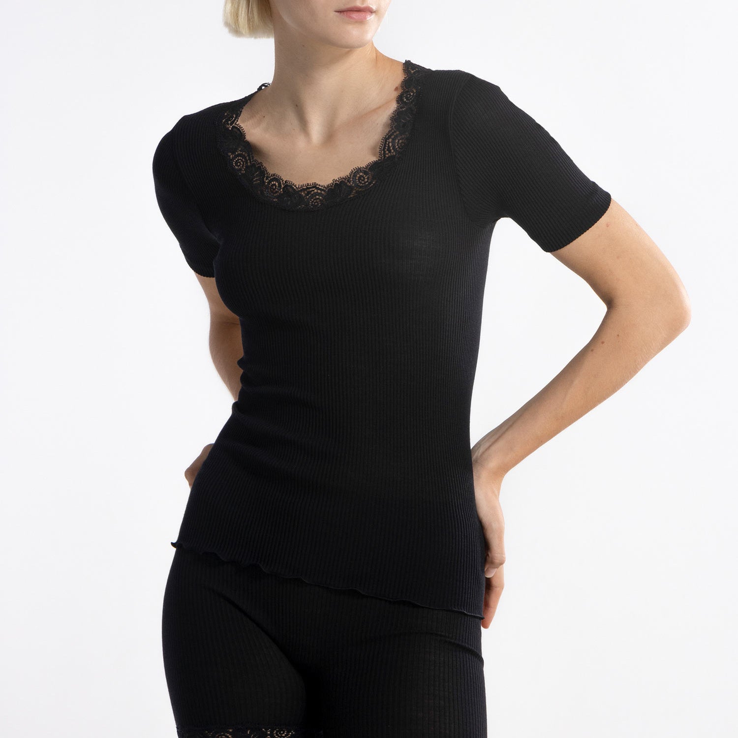 خط رقبة مستدير-تي شيرت مع الدانتيل، WOOL AND SILK