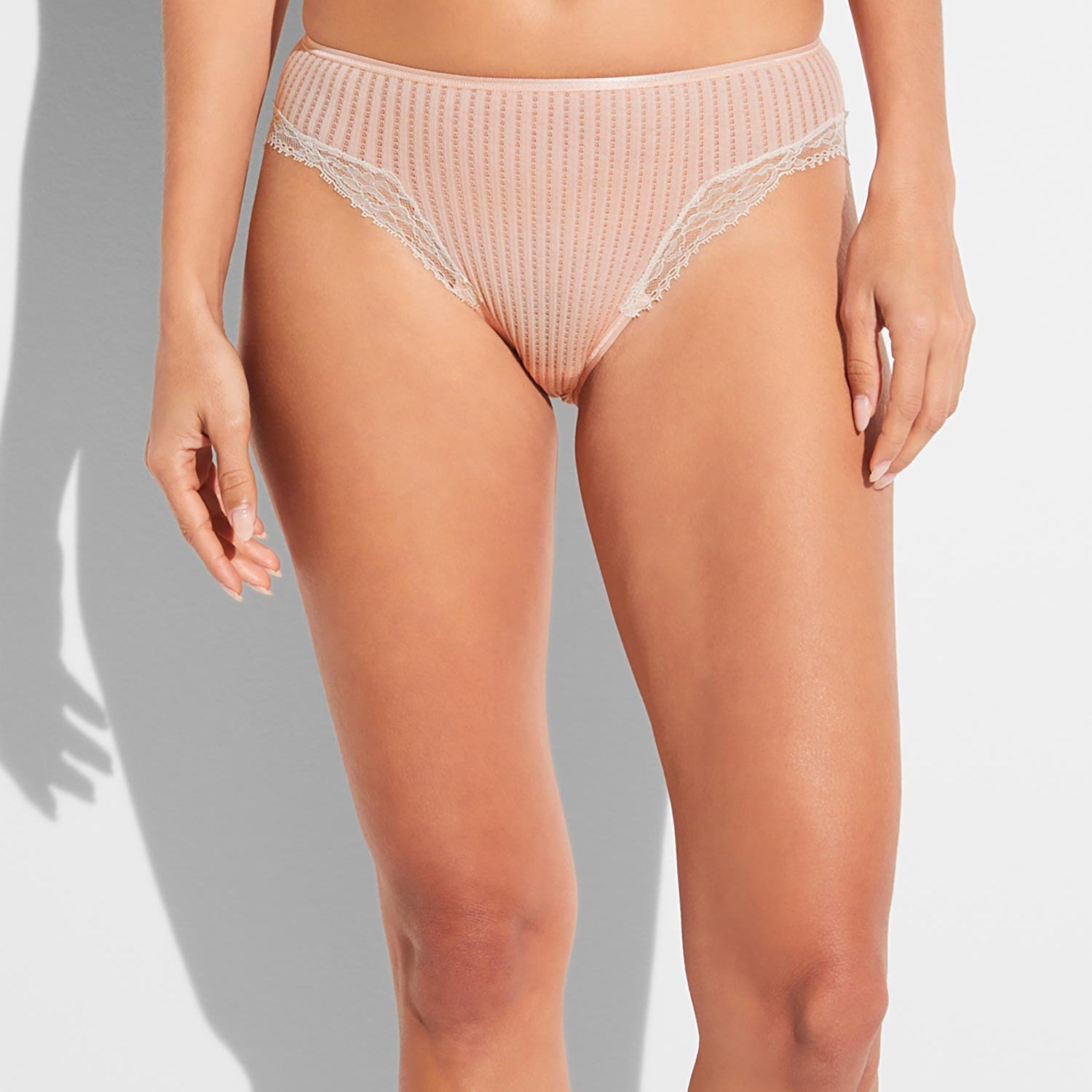 ملخصات, الانزلاق, MAUDE PRIVÉ