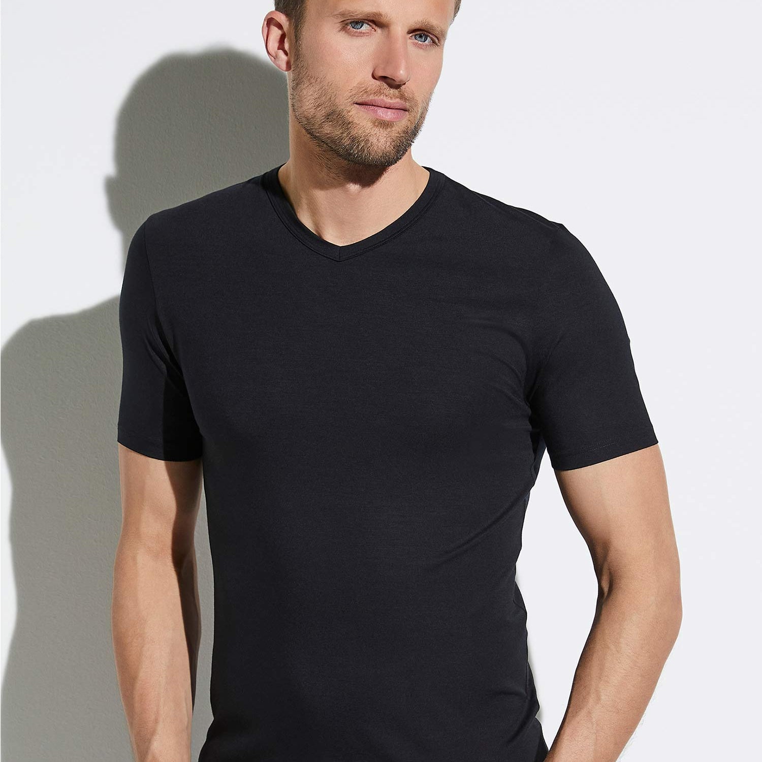 T-shirt, manches courtes, col en V, 700 PURENESS