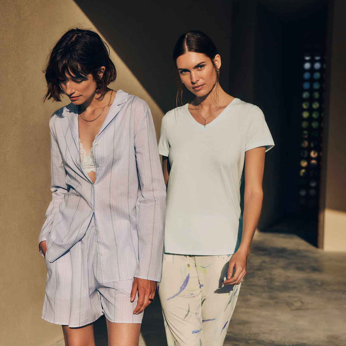 HANRO SLEEP & LOUNGE, Damen-Wäsche-Serie für elegante Nächte, Relaxen ...