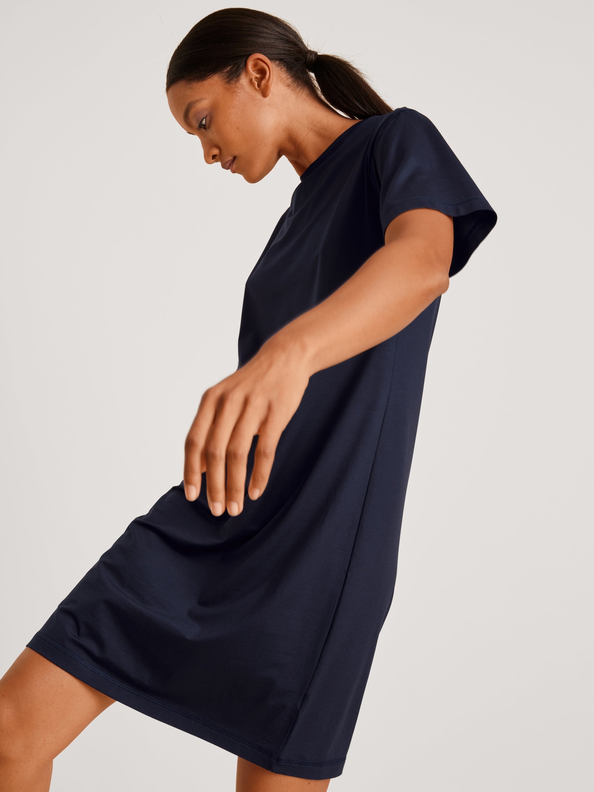Short-sleeved nightgown (95 cm) DEEPSLEEPWEAR Balancing - dark lapis blue (CALIDA 339)