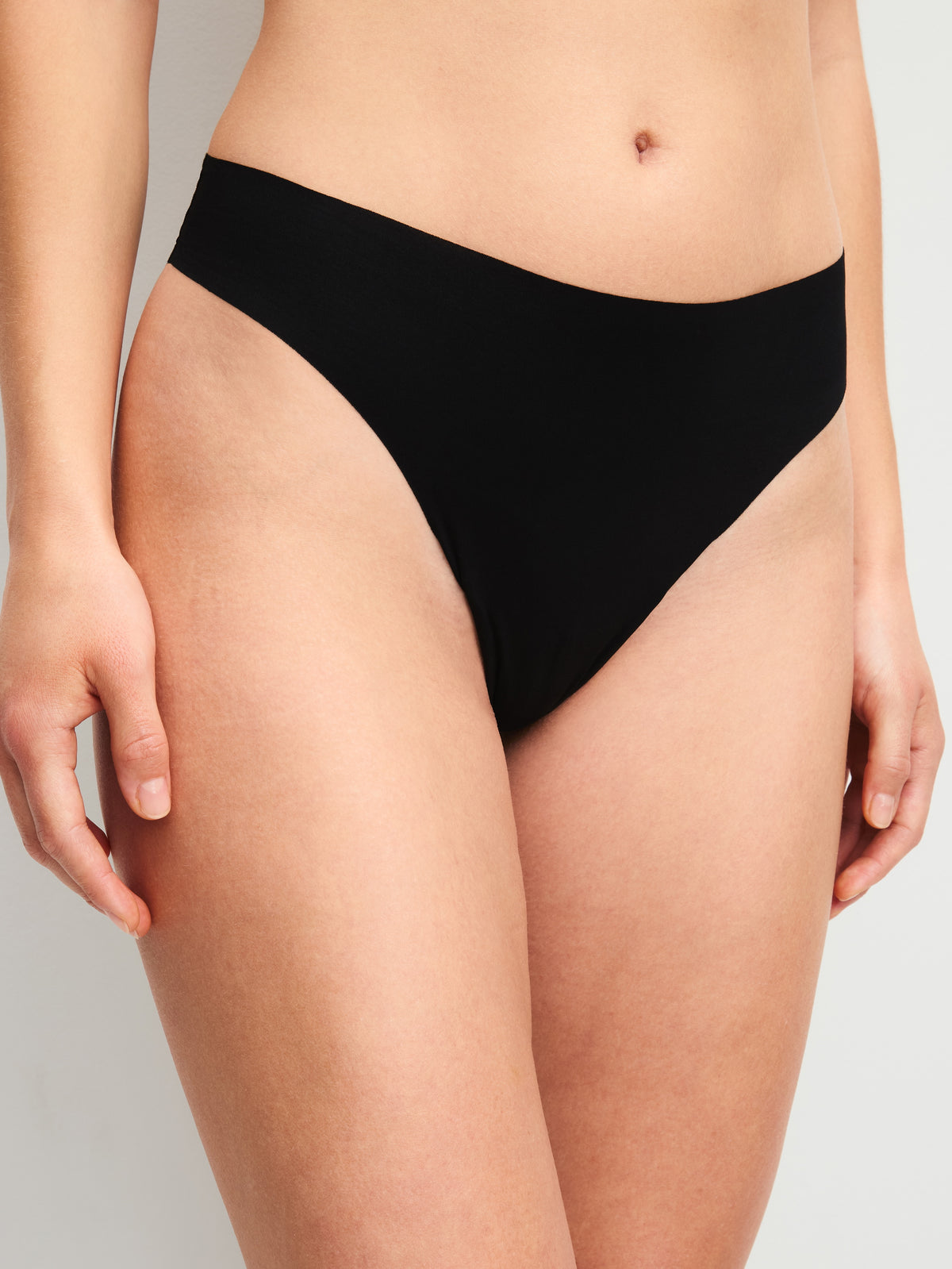 CALIDA Damen-String NATURAL SKIN in black C2C (CALIDA 995)