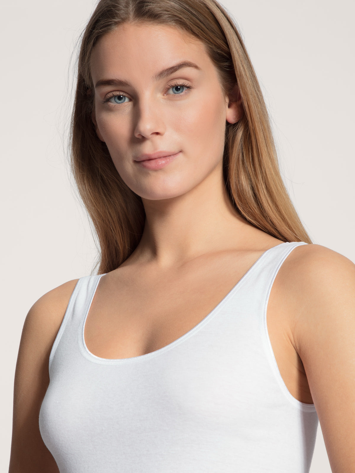 CALIDA Damen Top ICONICS 12033 in Weiss (001) - Detailansicht Ausschnitt
