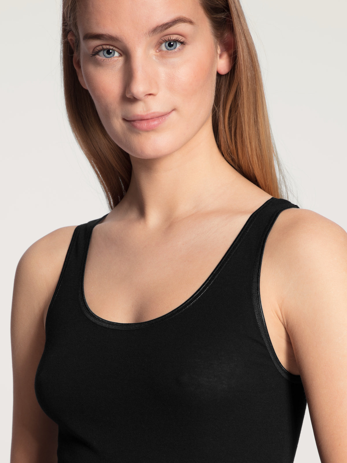 CALIDA Damen Top ICONICS 12033 in Schwarz (992) - Detailansicht Ausschnitt