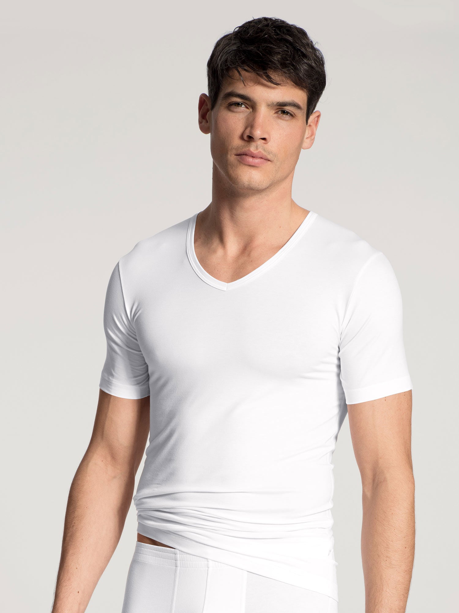 تي شيرت، ياقة V، FOCUS 