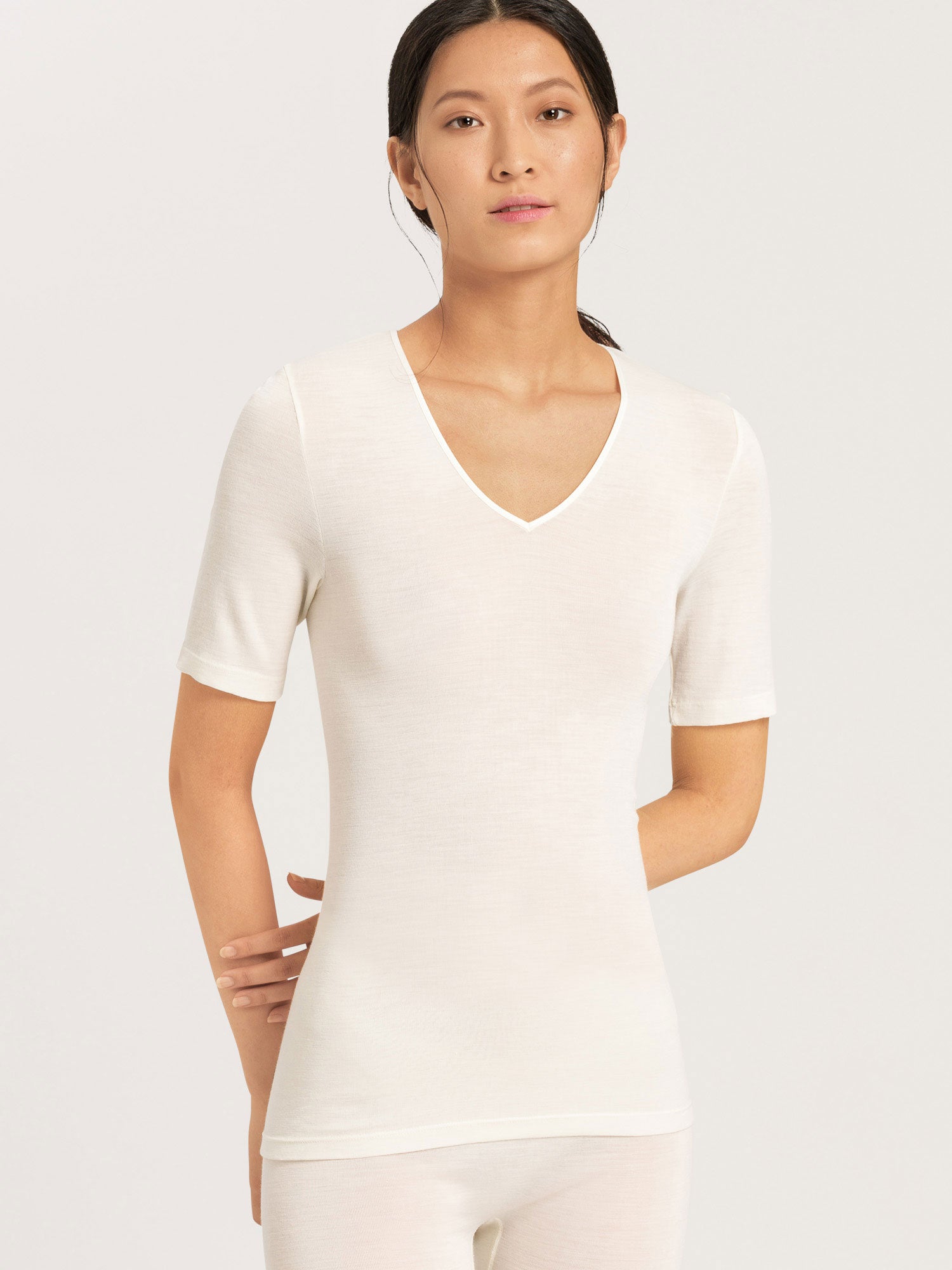 قميص بأكمام قصيرة (1/2-ذراع)، ياقة على شكل V، WOOLEN SILK 